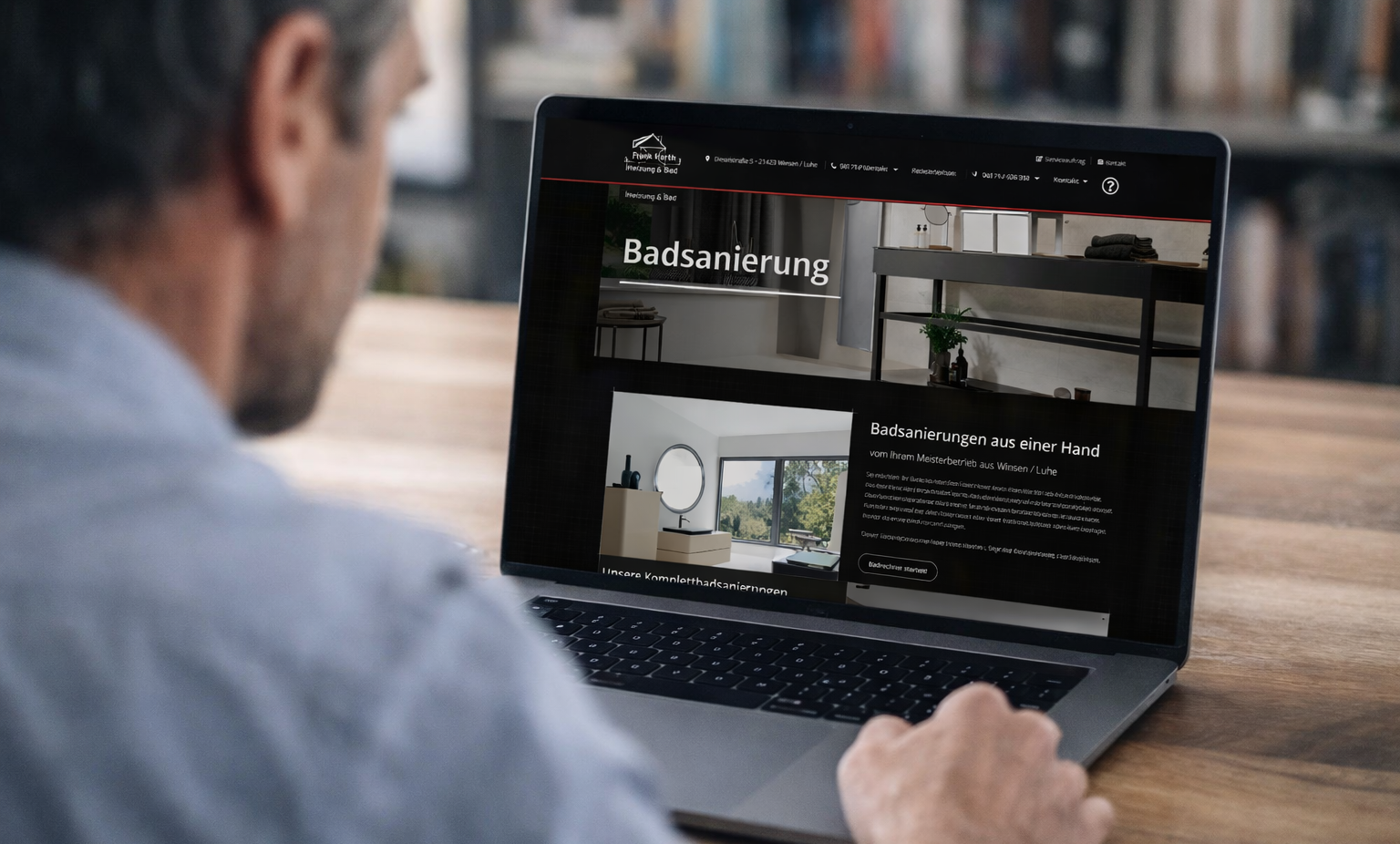 Laptop mit Handwerker-Website
